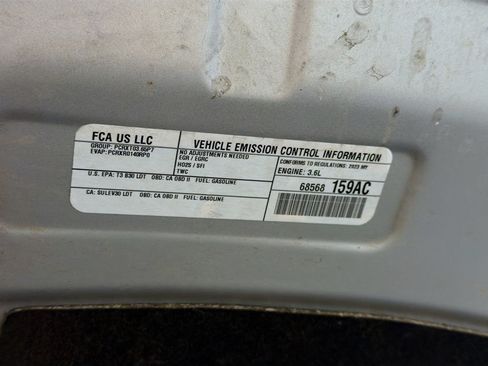 Used 2023 Chrysler Pacifica Touring-L FWD image 18