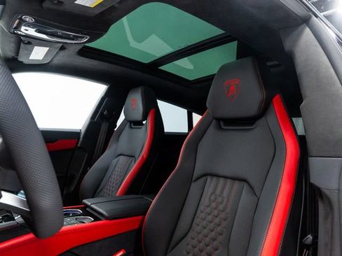 Used 2025 Lamborghini Urus SE AWD/4WD image 12
