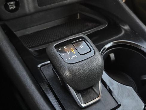 Used 2025 Nissan Rogue SV FWD image 18
