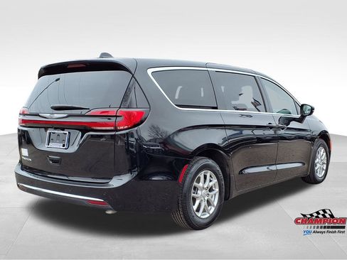 Used 2026 Chrysler Pacifica Select FWD image 6