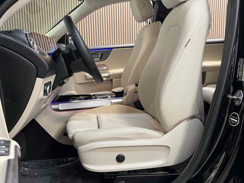 Used 2020 Mercedes-Benz GLB 250 image 36