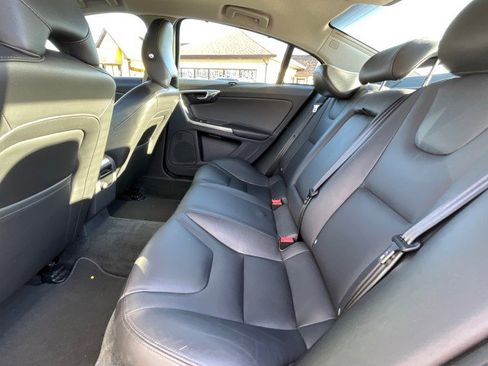 Used 2017 Volvo S60 T5 Inscription image 30