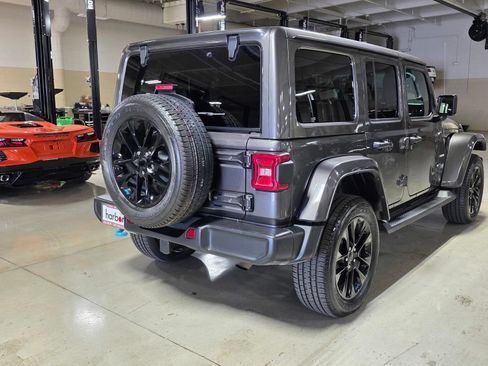 Used 2022 Jeep Wrangler Unlimited Sahara AWD/4WD image 12