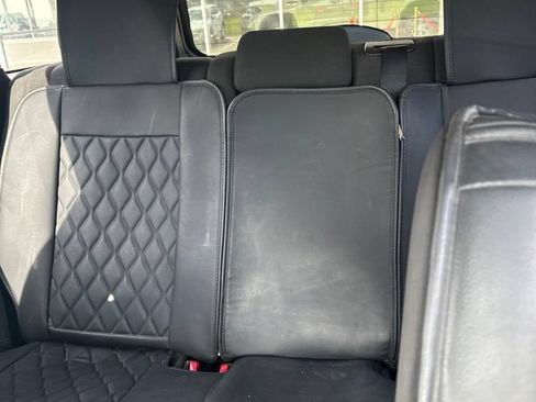 Used 2012 Jeep Grand Cherokee Laredo w/ Laredo E Group AWD/4WD image 3