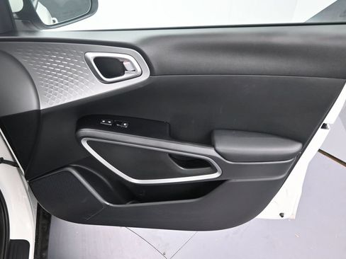 Certified 2025 Kia Soul LX w/ LX Technology Package FWD image 19