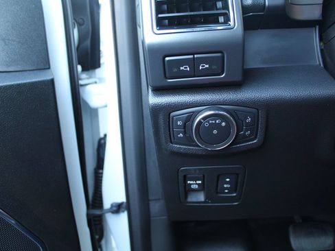 Used 2018 Ford F150 Lariat w/ Equipment Group 502A Luxury AWD/4WD image 39