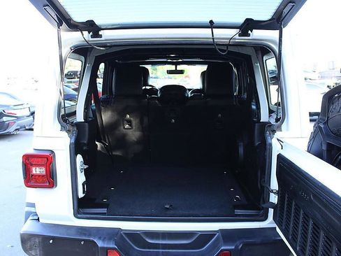 Used 2018 Jeep Wrangler Unlimited Rubicon AWD/4WD image 10