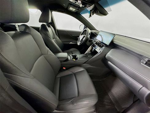Used 2023 Toyota Venza XLE image 29