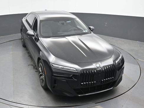 Used 2024 BMW 760i xDrive w/ Executive Package AWD/4WD image 33