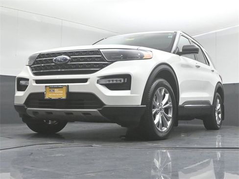 Certified 2021 Ford Explorer XLT w/ Equipment Group 202A image 40