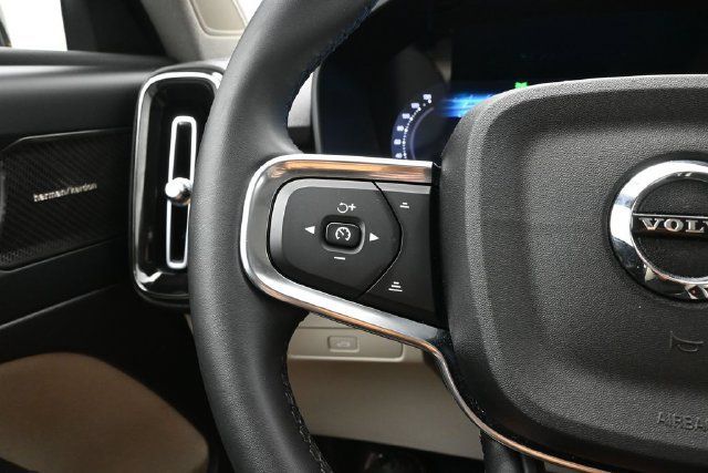 Used 2023 Volvo XC40 B5 Plus w/ Protection Package Premier AWD/4WD image 25