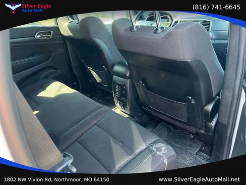 Used 2018 Jeep Grand Cherokee Laredo AWD/4WD image 11