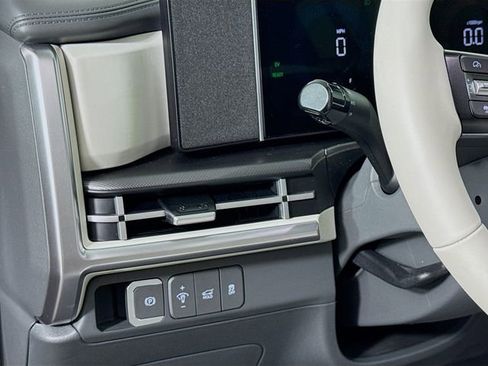 Certified 2025 Hyundai Santa Fe SEL image 19