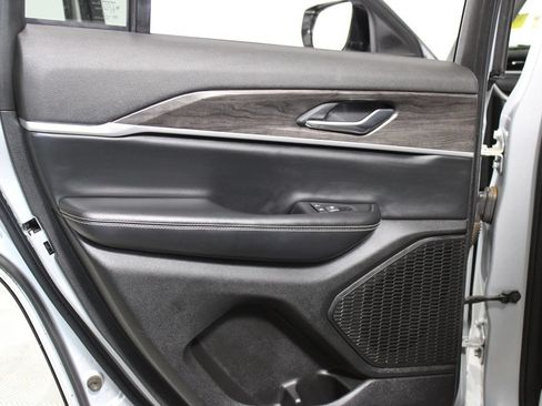 Used 2023 Jeep Grand Cherokee Limited AWD/4WD image 26