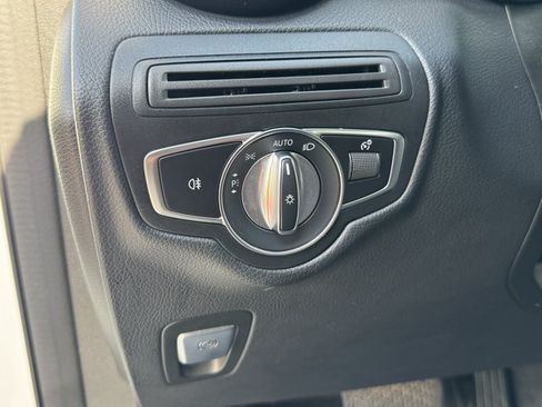 Used 2019 Mercedes-Benz GLC 300 image 18