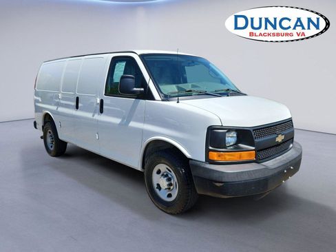 Used 2016 Chevrolet Express 2500 RWD image 1
