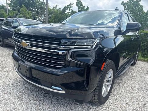 Used 2024 Chevrolet Suburban LT RWD image 1
