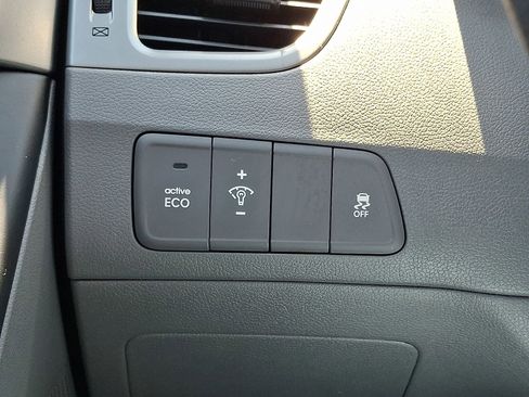 Used 2016 Hyundai Elantra SE FWD image 24
