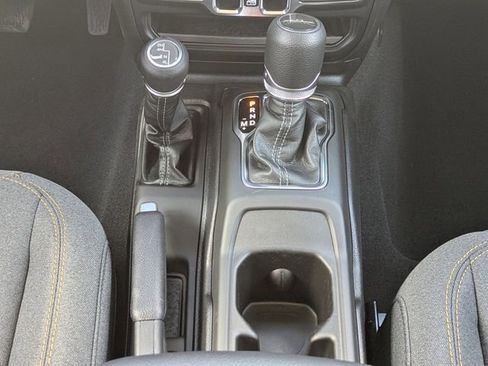 New 2025 Jeep Gladiator Sport AWD/4WD image 18