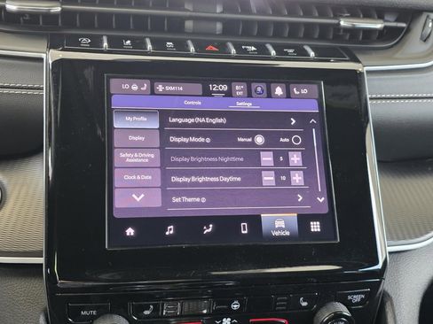 Used 2025 Jeep Grand Cherokee Altitude image 19