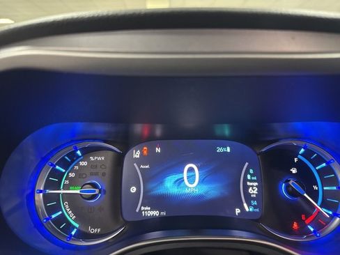 Used 2022 Chrysler Pacifica Touring-L w/ Uconnect Theater Family Group image 28