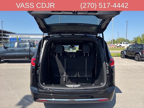 New 2026 Chrysler Pacifica Select FWD image 8