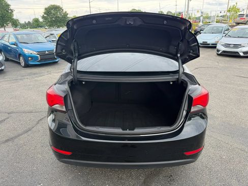 Used 2014 Hyundai Elantra SE FWD image 33