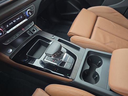 Used 2025 Audi Q5 e Premium Plus w/ Premium Plus Package image 25