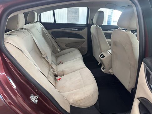 Used 2018 Buick Regal Preferred image 17