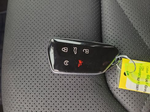 Used 2024 Volkswagen Atlas SE image 28