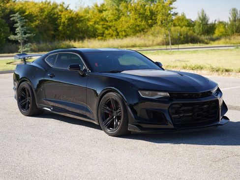 Used 2019 Chevrolet Camaro ZL1 RWD image 3
