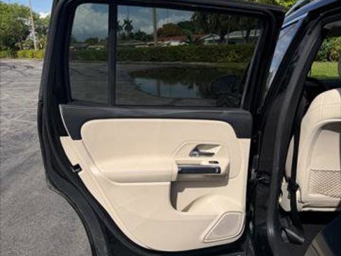 Used 2021 Mercedes-Benz GLB 250 w/ Premium Package image 14