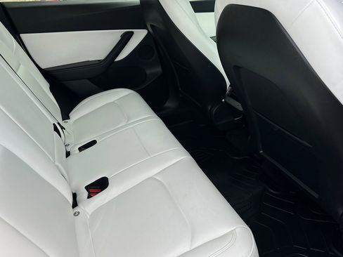 Used 2021 Tesla Model Y Long Range image 19