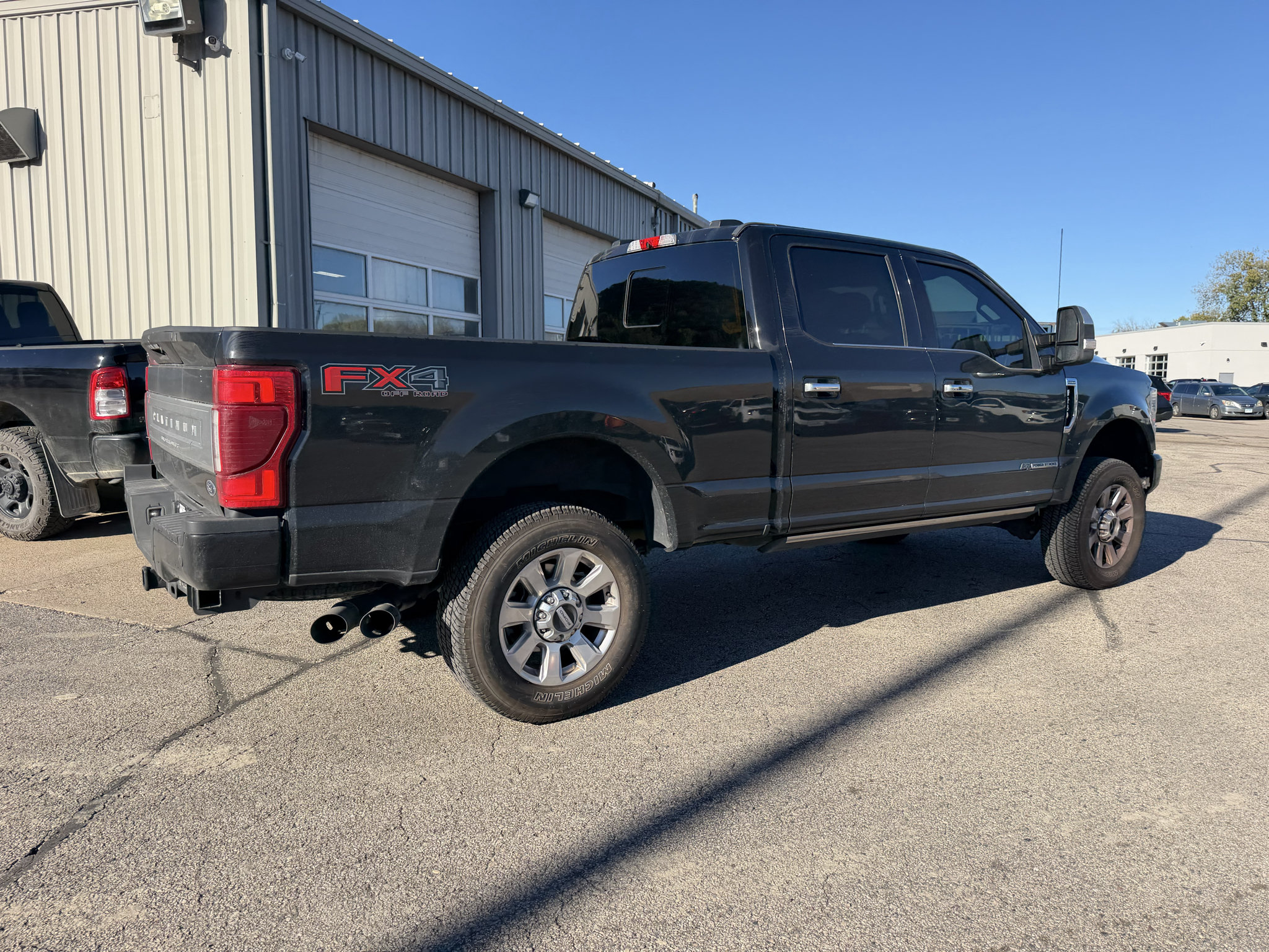 Used 2022 Ford F250 Platinum w/ FX4 Off-Road Package AWD/4WD image 3