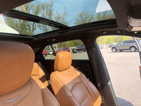 Used 2020 Cadillac XT4 Premium Luxury AWD/4WD image 32