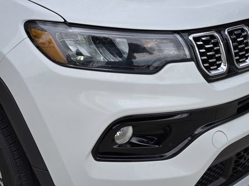 Used 2025 Jeep Compass Limited AWD/4WD image 10