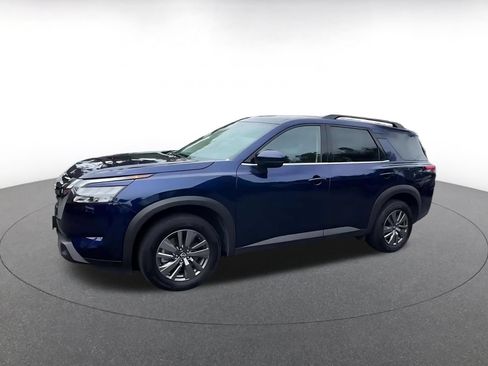 Used 2025 Nissan Pathfinder SV FWD image 8
