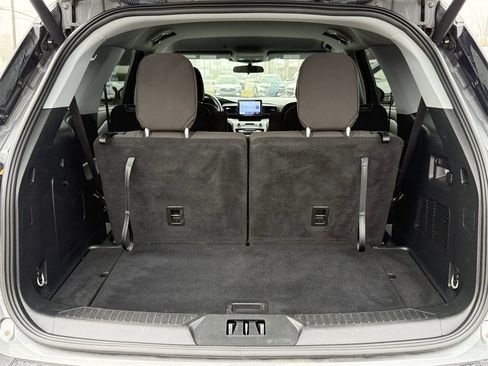 Used 2024 Ford Explorer XLT image 35