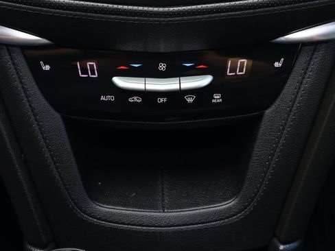 Used 2025 Cadillac XT6 Luxury image 31