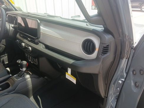 New 2025 Jeep Gladiator Sport image 22