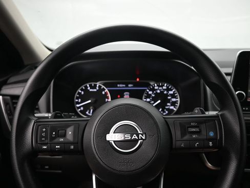 Used 2024 Nissan Rogue SV FWD image 12