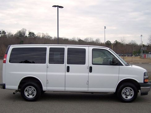 Used 2017 Chevrolet Express 2500 LT w/ LT Preferred Equipment Group image 5