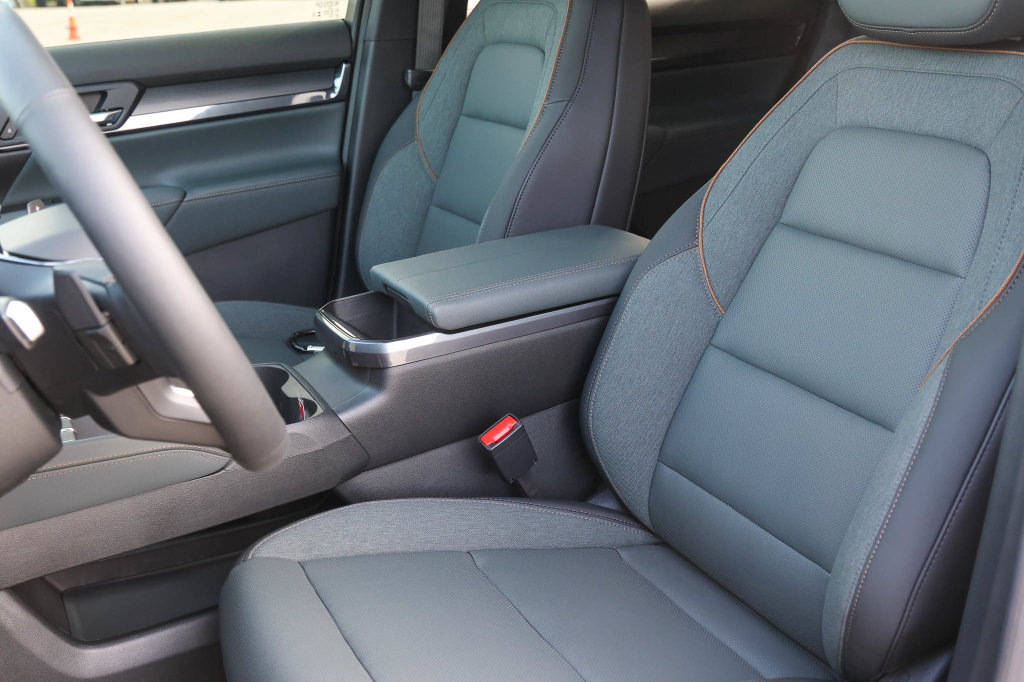 New 2027 GMC Terrain AT4 w/ Technology Package II AWD/4WD image 12
