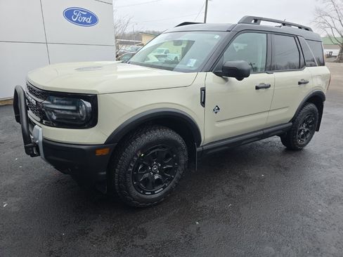 New 2025 Ford Bronco Sport Outer Banks w/ Sasquatch Outer Banks Package AWD/4WD image 2