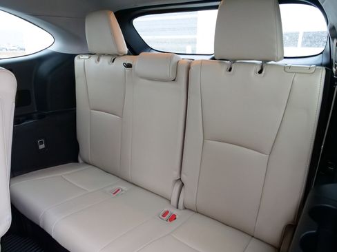 Used 2022 Toyota Highlander Limited image 16