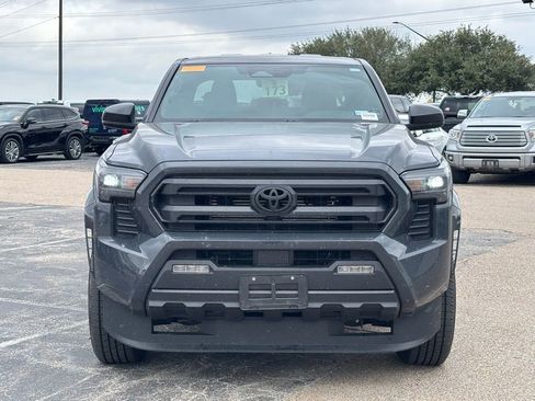 Used 2025 Toyota Tacoma SR5 image 3