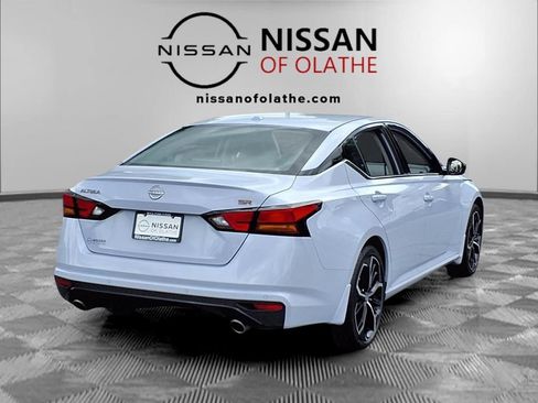 Used 2024 Nissan Altima 2.5 SR w/ SR Premium Package FWD image 29