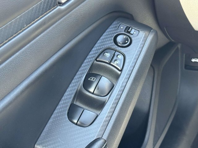 Used 2025 Nissan Altima 2.5 SV FWD image 21