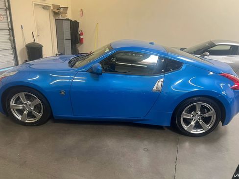 Used 2009 Nissan 370Z Touring image 2