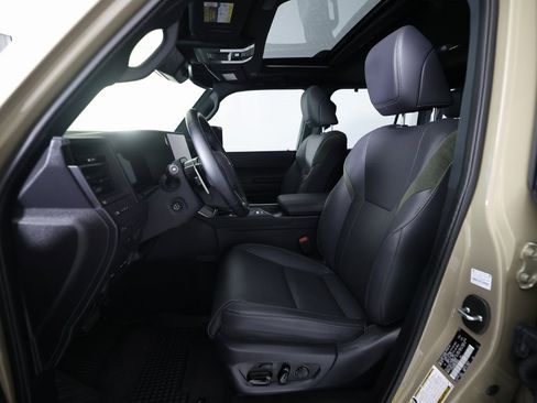 Used 2025 Lexus GX 550 image 17